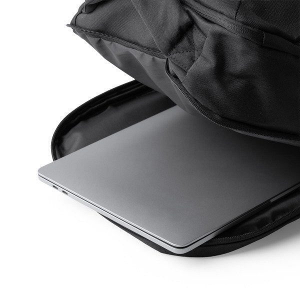 Padded 15" laptop compartment